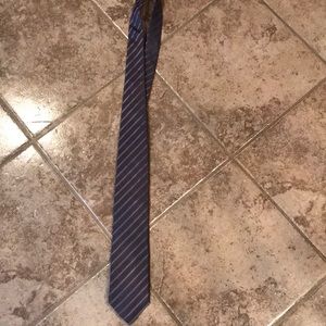 Purple/gray and silver men’s tie